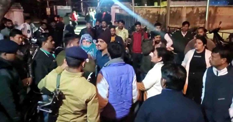 पॉश गुलमोहर कॉलोनी में विवाद, महिला ने भाजपा जिला उपाध्यक्ष व पार्षद पति पर लगाए गंभीर आरोप, भाजपा नेता बोले- एक परिवार से सब परेशान, देखें वीडियो