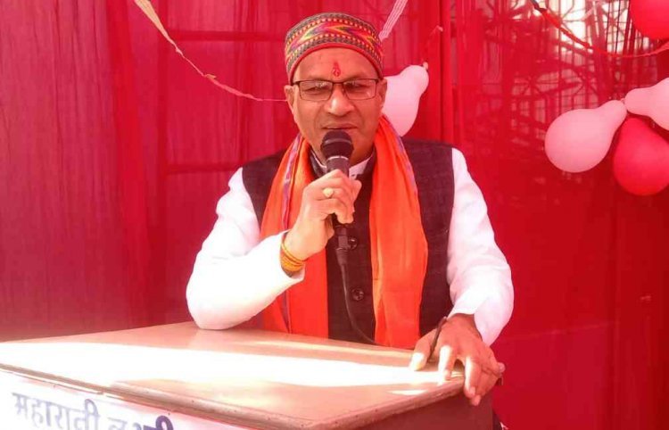 विधायक दिलीप मकवाना पहले जिस विद्यालय में थे शिक्षक वहां अतिथि बनकर पहुंचे तो ताजा हो गईं यादें, छात्राओं को पुरस्कार बांटे, साथ में भोजन भी किया