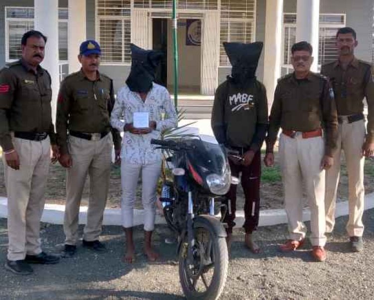 पता पूछने के बहाने किसान से लूटा मोबाइल फोन, पुलिस ने 5 घंटे के भीतर कर लिया तीन आरोपियों को गिरफ्तार, इंदौर के रहने वाले हैं आरोपी