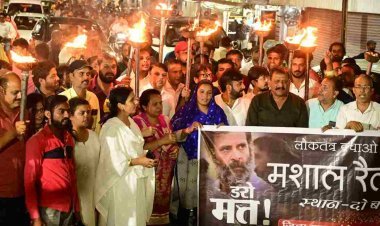 युवा कांग्रेस ने मशाल जुलूस निकालकर राहुल गांधी की लोकसभा सदस्यता रद्द करने पर जाताया विरोध, नरेंद्र मोदी मुर्दाबाद के नारे भी गूंजे