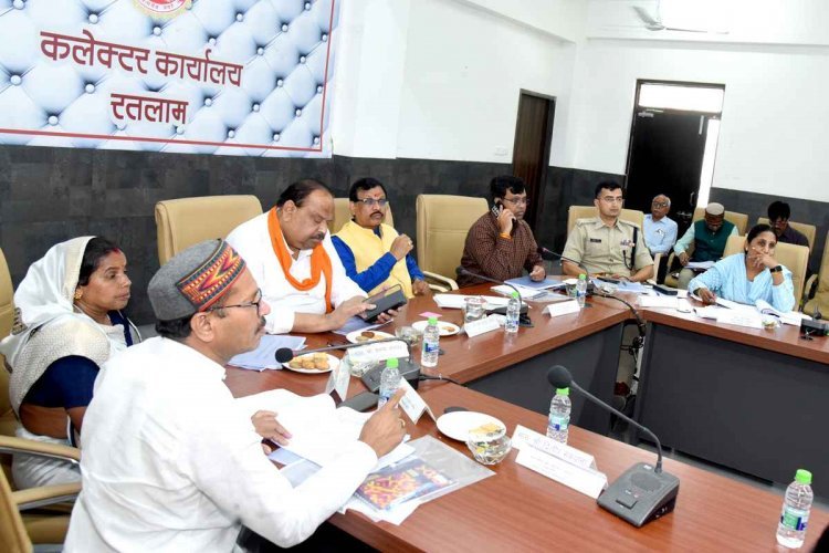 सैलाना क्षेत्र में पदस्थ कनिष्ठ आपूर्ति अधिकारी और बिजली वितरण कंपनी लाइनमैन के खराब व्यवहार पर जताया गुस्सा