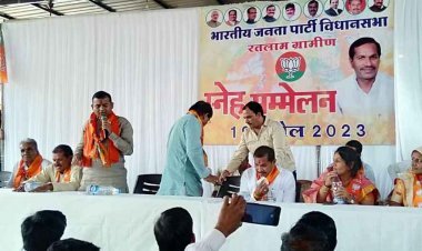 रतलाम ग्रामीण विधानसभा में हुए स्नेह सम्मेलन में राज्यमंत्री का दर्जा प्राप्त डॉ. खरे ने बताई कार्यकर्ताओं की आचार संहिता