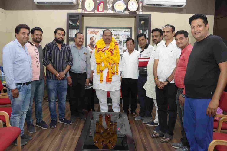 व्यवसायिक लाइसेंस शुल्क प्रणाली फिलहाल स्थगित, मांग पूरी होने पर व्यापारियों ने विधायक चेतन्य काश्यप का किया अभिनंदन