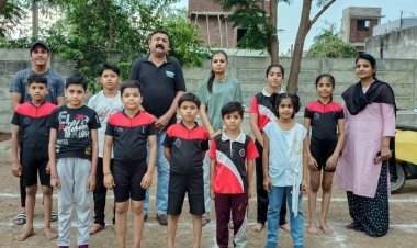 आयुष्मान स्पोर्ट्स एकेडमी के ये बच्चे इंदौर में हो रही 8वीं राष्ट्रीय योग प्रतियोगिता में रतलाम का नाम ऊंचा