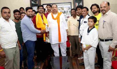 अंतरराष्ट्रीय स्तर पर रतलाम का नाम रोशन करने वाले खिलाड़ियों का विधायक चेतन्य काश्यप ने किया स्वागत