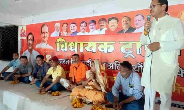 बिरसा मुंडा प्रीमियर लीग विधायक क्रिकेट ट्रॉफी का ग्रामीण विधायक दिलीप मकवाना ने किया शुभारंभ, विजेताओं को मिलेंगे आकर्षक पुरस्कार