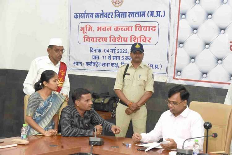 इस प्रशासन में दम है : गुंडों और रसूखदारों से अवैध कब्जे की जमीन छीनकर वास्तविक मालिकों को सौंपी, कलेक्टर बोले- कार्रवाई जारी रहेगी