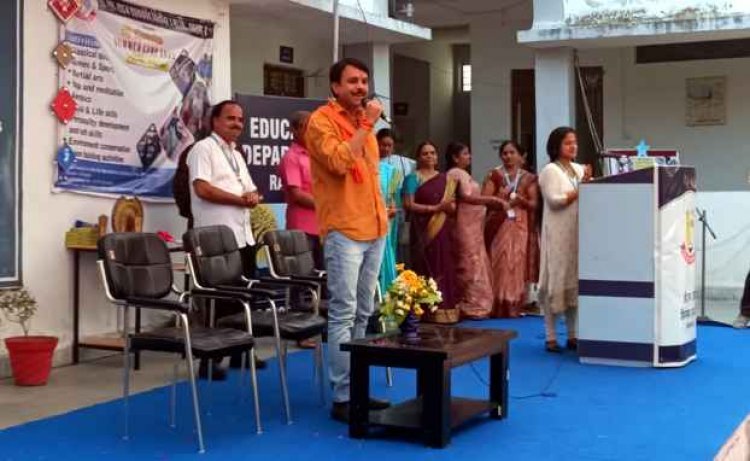 सीएम राइस शासकीय विनोबा स्कूल में लगी मस्ती की क्लास, भाजपा महापौर ने गाए गीत, देखें वीडियो...
