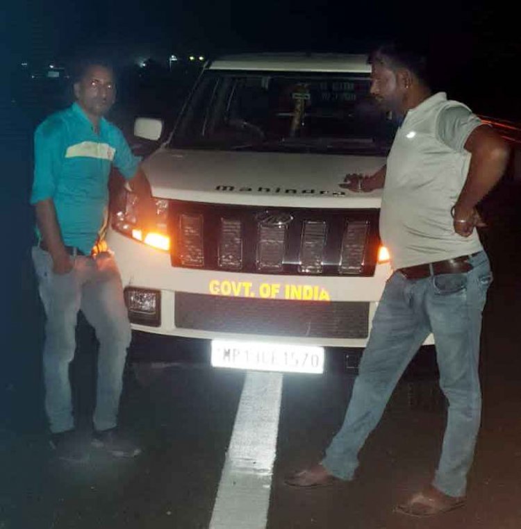 पुलिस वाला बनकर 8-लेन सड़क पर वाहन चालक को लूटा, रुपए और मोबाइल फोन छीने, जेल में डालने की धमकी भी दी, हो गए गिरफ्तार