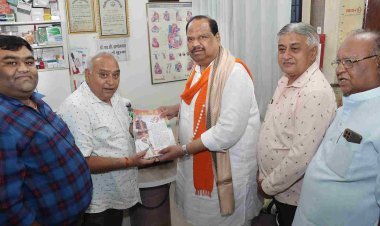 विधायक चेतन्य काश्यप ने वार्ड क्रमांक 32 में घर-घर पहुंचकर किया महासंपर्क, प्रधानमंत्री नरेंद्र मोदी के कार्यकाल की दी जानकारी