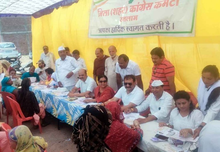 कांग्रेस के ‘सशक्त बेटी - समृद्ध नारी’ के अभियान के तहत ‘नारी सम्मान योजना’ के लिए महिलाओं ने कराया पंजीयन
