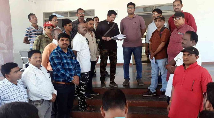 शिवराज सरकार को अध्यापक शिक्षक संयुक्त मोर्चा की चेतावनी, मांगें पूरी नहीं होने तक जारी रहेगा संघर्ष, चुप नहीं बैठेंगे, देखें वीडियो...