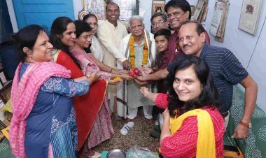 संस्कार की स्लेट पर विश्वास का व्याकरण और विवेक की वर्णमाला सिखाता है गुरु, वह संकेत, संदेश, संस्कार, समाधान और सद्ज्ञान का प्रतीक भी है- प्रो. अज़हर हाशमी