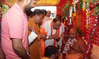 विधायक चेतन्य काश्यप ने नित्यानन्द आश्रम में आयोजित गुरु पूर्णिमा महोत्सव में की गुरु पूजा, संत श्री नर्मदानंदजी से लिया आशीर्वाद