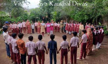 विश्व युवा कौशल दिवस पर मानव शृंखला बनाकर दिया ‘बेटी बचाओ - बेटी पढ़ाओ’ का संदेश