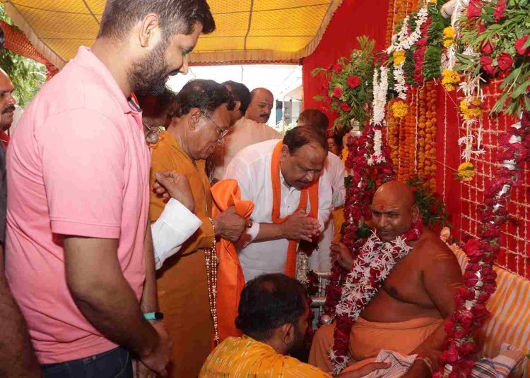 विधायक चेतन्य काश्यप ने नित्यानन्द आश्रम में आयोजित गुरु पूर्णिमा महोत्सव में की गुरु पूजा, संत श्री नर्मदानंदजी से लिया आशीर्वाद