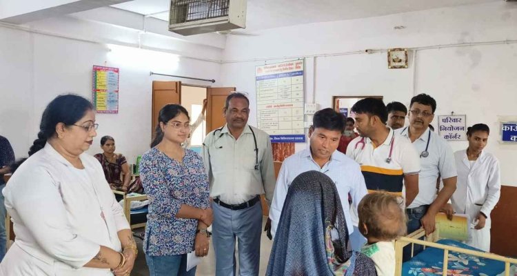 जिला अस्पताल की OPD में परेशान हो रहा था वृद्ध मरीज, नवागत सिविल सर्जन डॉ. सागर ने भिजवाया इमरजेंसी वार्ड, स्टाफ से बोले- संवेदनशीलता बरतें