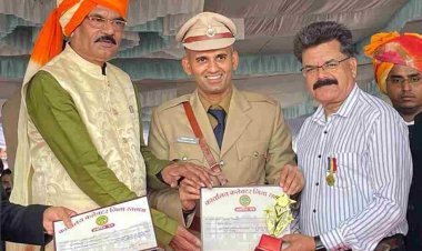 सेवानिवृत्त उपनिरीक्षक विनोद त्रिपाठी केन्द्रीय गृह मंत्री अति-उत्कृष्ट सेवा पदक से सम्मानित, प्रभारी मंत्री भदौरिया ने प्रदान किया गोल्ड मेडल