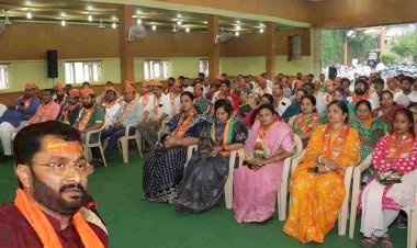 भाजपा के संयुक्त मोर्चा सम्मेलन में बारडोली विधायक ईश्वर परमार ने किया ‘मेरा बूथ - सबसे मजबूत’ क्रियान्वन करने का आह्वान