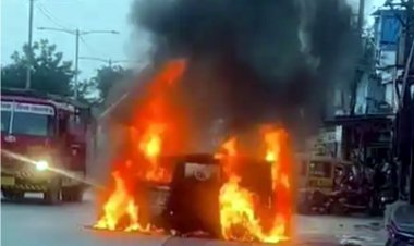 वेल्डिंग के दौरान कार में लगी आग, कुछ ही पल में हो गई खाक, यातायात हुआ बाधित, देखें वीडियो...