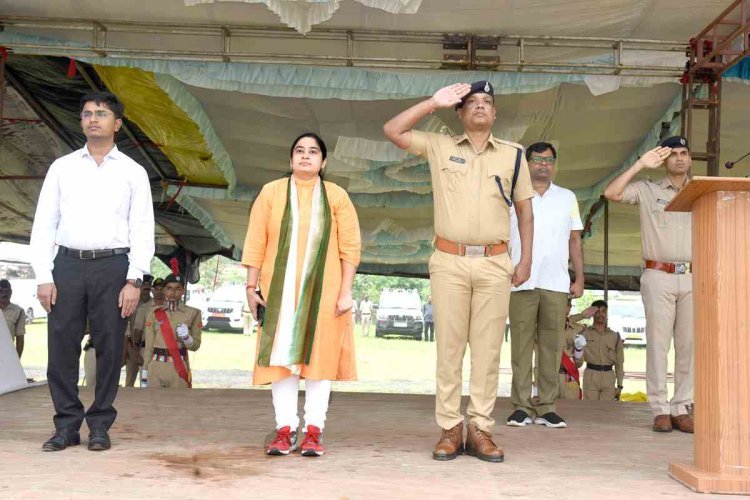 स्वतंत्रता दिवस समारोह की हुई फुलड्रेस रिहर्सल, कलेक्टर और एसपी की मौजूदगी में ध्वजारोहण कर परेड की सलामी ली