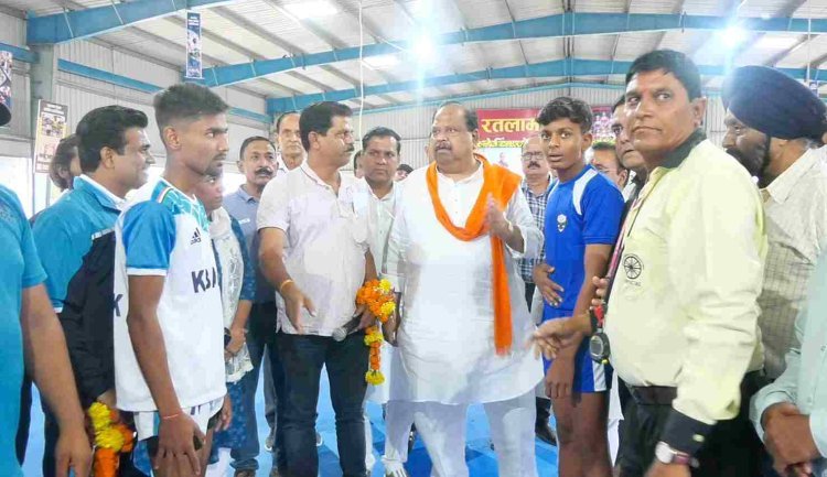 विधायक ट्रॉफी से खेलों का माहौल बना, प्रधानमंत्री मोदी ने सांसदों को सांसद खेल महोत्सव आयोजित करने का कहा- विधायक काश्यप