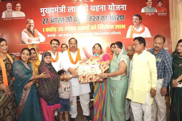 ये रक्षाबंधन अनूठा है : 1000 बहनों ने शिवराज भैया के लिए सौंपी राखी व पाती, शिवराज ने जिले की 2 लाख 44 हजार बहनों को दिया 250-250 रुपए का विशेष उपहार