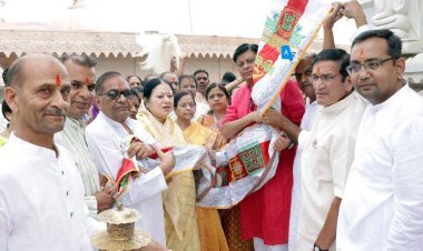 जयंतसेन धाम मंदिर की आठवीं वर्षगांठ पर हुआ ध्वजारोहण समारोह, धार्मिक अनुष्ठान में विधायक चेतन्य काश्यप सपरिवार हुए शामिल