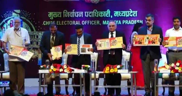 रतलाम जिले में महिला एवं बाल विकास विभाग द्वारा तैयार किए गए स्वीप कैलेंडर का भोपाल में हुआ विमोचन, निर्वाचन आयोग ने पूरे प्रदेश में मॉडल के रूप में किया लागू