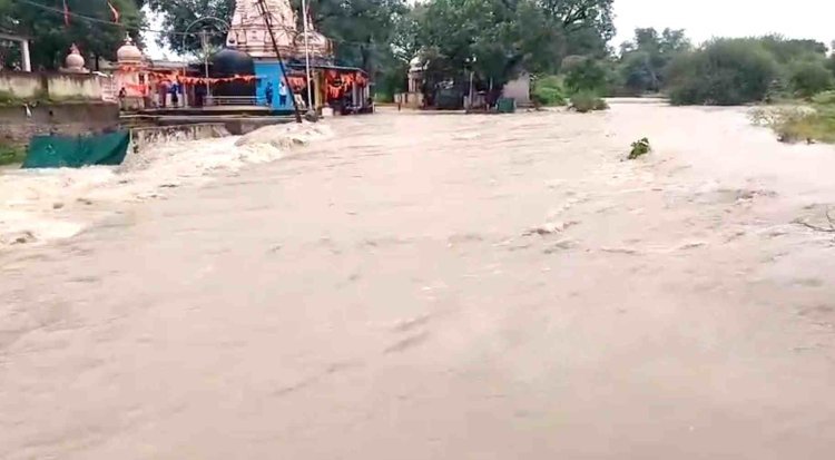 झूम के बरसा भादौ : 24 घंटे में बाजना में गिरा 10 इंच पानी, जिले में दर्ज हुई औसत 5 इंच से अधिक बारिश, नदी-नाले उफने, धोलावड़ के सभी गेट खुले