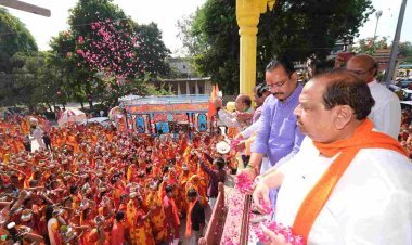 रतलाम के इतिहास में पहली बार निकली इतनी भव्य और विराट कलश यात्रा, चेतन्य काश्यप फाउंडेशन की श्रीमद् भागवत कथा से पहले निकली यात्रा पर ड्रोन से हुई पुष्प वर्षा