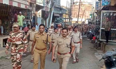 …ताकि कायम रहे शांति और सद्भाव : रतलाम शहर में आईटीबीपी की कंपनी के साथ 250 पुलिसकर्मियों किया मार्च, SP लोढ़ा बोले- विशेष सतर्कता बरतें