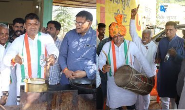 कांग्रेस प्रत्याशी लक्ष्मण सिंह डिंडोर ने टी स्टॉल पर चाय बनाकर लोगों को पिलाई, ढोल बजाया तो जिला कांग्रेस अध्यक्ष पटेल ने थाली बजाकर की संगत