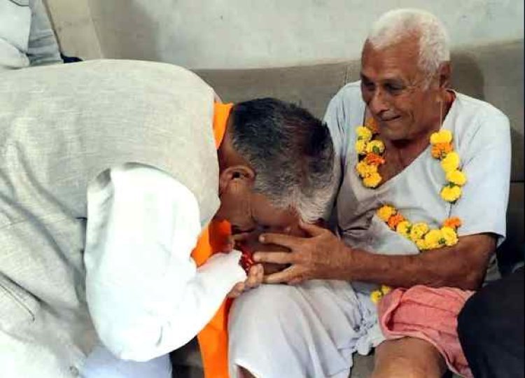भाजपा प्रत्याशी मथुरालाल डामर ने तीसरे दिन पूर्व मंत्री धूलजी चौधरी के निवास पर पहुंचकर की मुलाकात और लिया मार्गदर्शन, दिनभर चला स्वागत का दौर