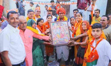 जनसंपर्क के दौरान बोले रतलाम ग्रामीण भाजपा प्रत्याशी डामर- किसानों की खुशहाली ही मेरी पहली प्राथमिकता