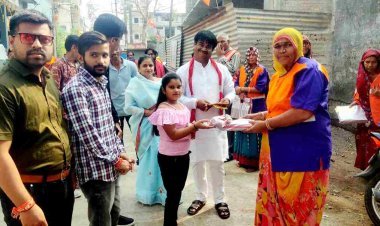 मिसाल सेवा के सम्मान की : सफाई मित्रों का अभिनंदन कर वार्ड 45 के पार्षद रांका ने मनाया दीपोत्सव और नववर्ष, उपहार भी दिए