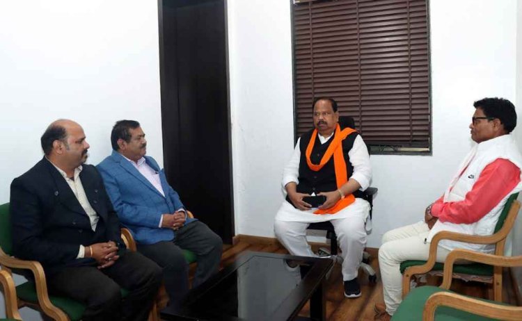 कैबिनेट मंत्री चेतन्य काश्यप ने स्वास्थ्य सेवाओं में कसावट लाने के दिए निर्देश, कोरोना से निपटने के लिए हर स्तर पर तैयार रहने के लिए कहा