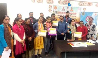 बेटी बचाओ बेटी बढ़ाओ अभियान के तहत महिला सशक्तिकरण सप्ताह शुरू, विशिष्ट उपलब्धि के लिए बेटियों का किया सम्मान