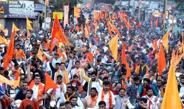 युवाओं ने रतलाम में निकाली हिंदू गर्जना वाहन रैली, भगवा ध्वज लहराकर किया जय श्री राम का उद्घोष