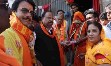 मप्र के कैबिनेट मंत्री चेतन्य काश्यप ने शहर की गरीब बस्तियों में बांटी मिठाई, श्री राम मंदिर प्राण प्रतिष्ठा महोत्सव की की खुशी साझा की