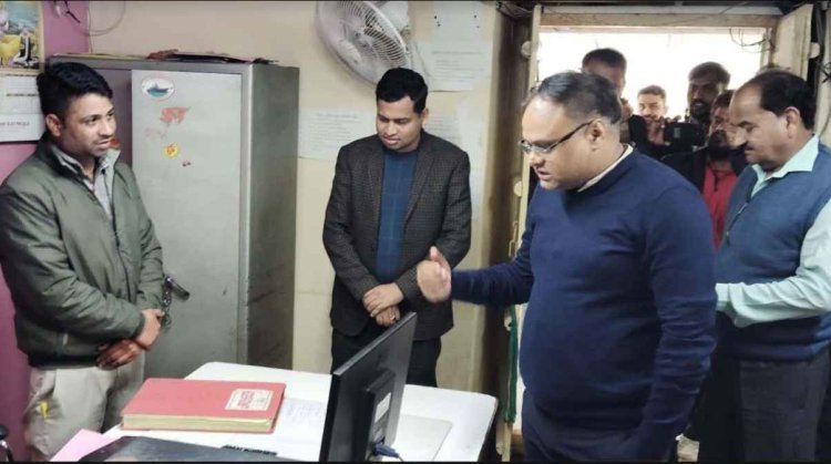 सैलाना नगर परिषद सीएमओ नहीं दे सके जीवन ज्योति बीमा योजना की जानकारी, कलेक्टर ने लगाई फटकार
