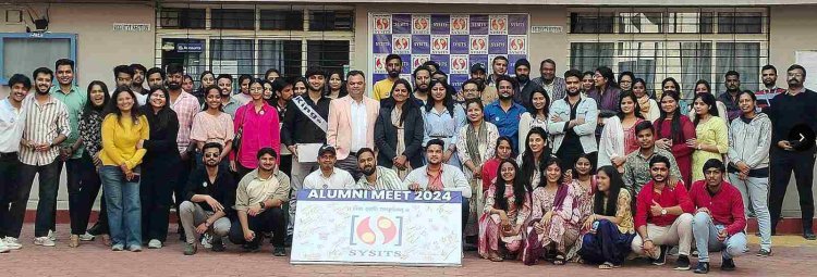 कॉलेज कैम्पस में दाखिल होते ही याद आ गए पुराने दिन, कोई क्लास रूम में खो गया तो कोई दोस्तों के साथ बिताए पलों में