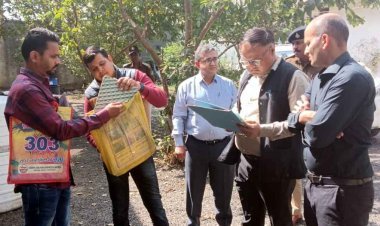 हद है ! यहां भी नेतागिरी ? सीएम के आदेश से बड़े रतलामी नेता, पटाखा गोदाम चैक करने के दौरान कलेक्टर ने भाजपा मंडल अध्यक्ष को लिया आड़े हाथ