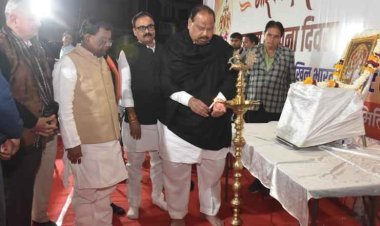 रतलाम स्थापना महोत्सव : ‘अभी तिरंगे के रंगों का ठीक से उडऩा बाकी है, कटे-फटे इस मानचित्र का पूरा जुडऩा बाकी है…’