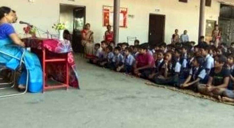 आयुष ग्राम में कॉलेज चलो अभियान के दौरान विद्यार्थियों को कॉलेज में प्रवेश के लिए प्रेरित किया, करियर गाइडेंस भी दिया