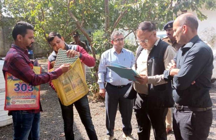 हद है ! यहां भी नेतागिरी ? सीएम के आदेश से बड़े रतलामी नेता, पटाखा गोदाम चैक करने के दौरान कलेक्टर ने भाजपा मंडल अध्यक्ष को लिया आड़े हाथ