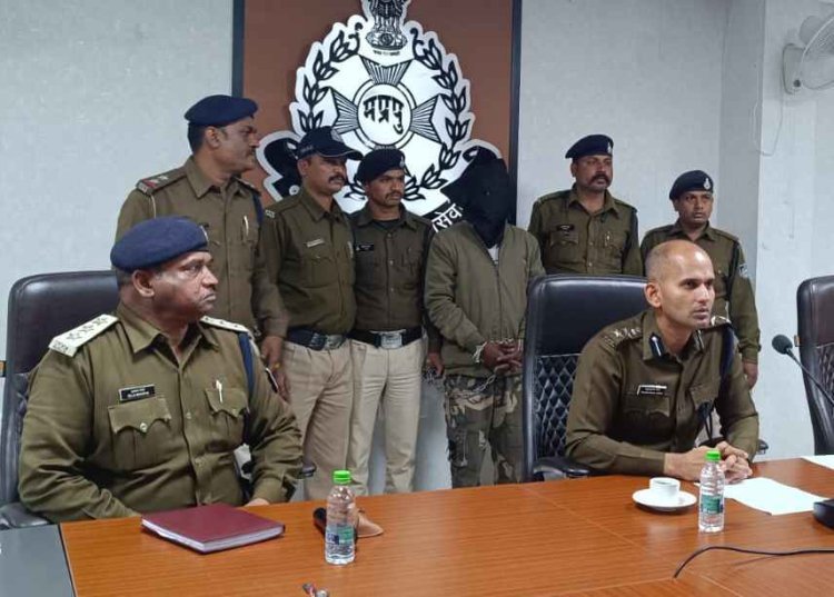 हत्या का खुलासा : जबरदस्ती ले जाने का प्रयास करने पर नविवाहिता ने जड़ा थप्पड़ तो पूर्व प्रेमी ने उतार दिया मौत के घाट, गहने भी लूटे