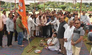 धर्म संस्कृति : मंत्रोच्चार और सनातन धर्म के जयकारे के साथ हुआ सत्यम् शिवम् सुंदरम् महारुद्राभिषेक के लिए भूमि पूजन