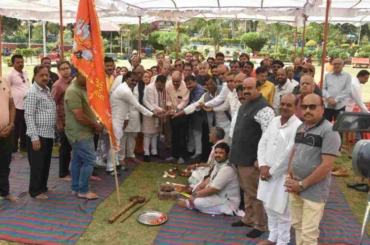 धर्म संस्कृति : मंत्रोच्चार और सनातन धर्म के जयकारे के साथ हुआ सत्यम् शिवम् सुंदरम् महारुद्राभिषेक के लिए भूमि पूजन