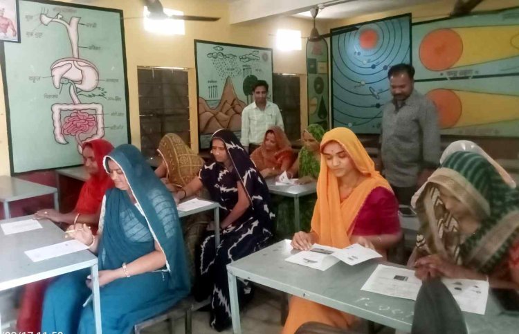 नवभारत साक्षरता मूल्यांकन परीक्षा : रतलाम जिले में 17665 नव साक्षरों ने परखा अपना अक्षर ज्ञान, सबसे ज्यादा सैलाना विकासखंड में सम्मिलित हुए